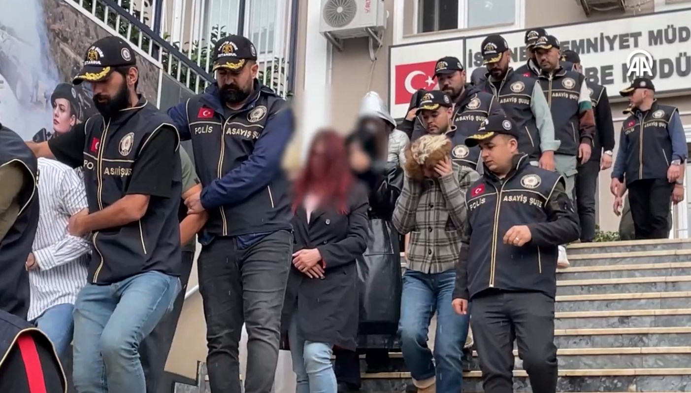 istanbulun 15 ilcesine ahlak polisinden baskin 6pbXxSPj.jpg