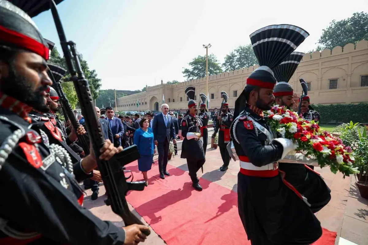 tbmm baskani numan kurtulmus pakistanda ikbalin kabrini ziyaret etti qVgYM6Hf.jpg