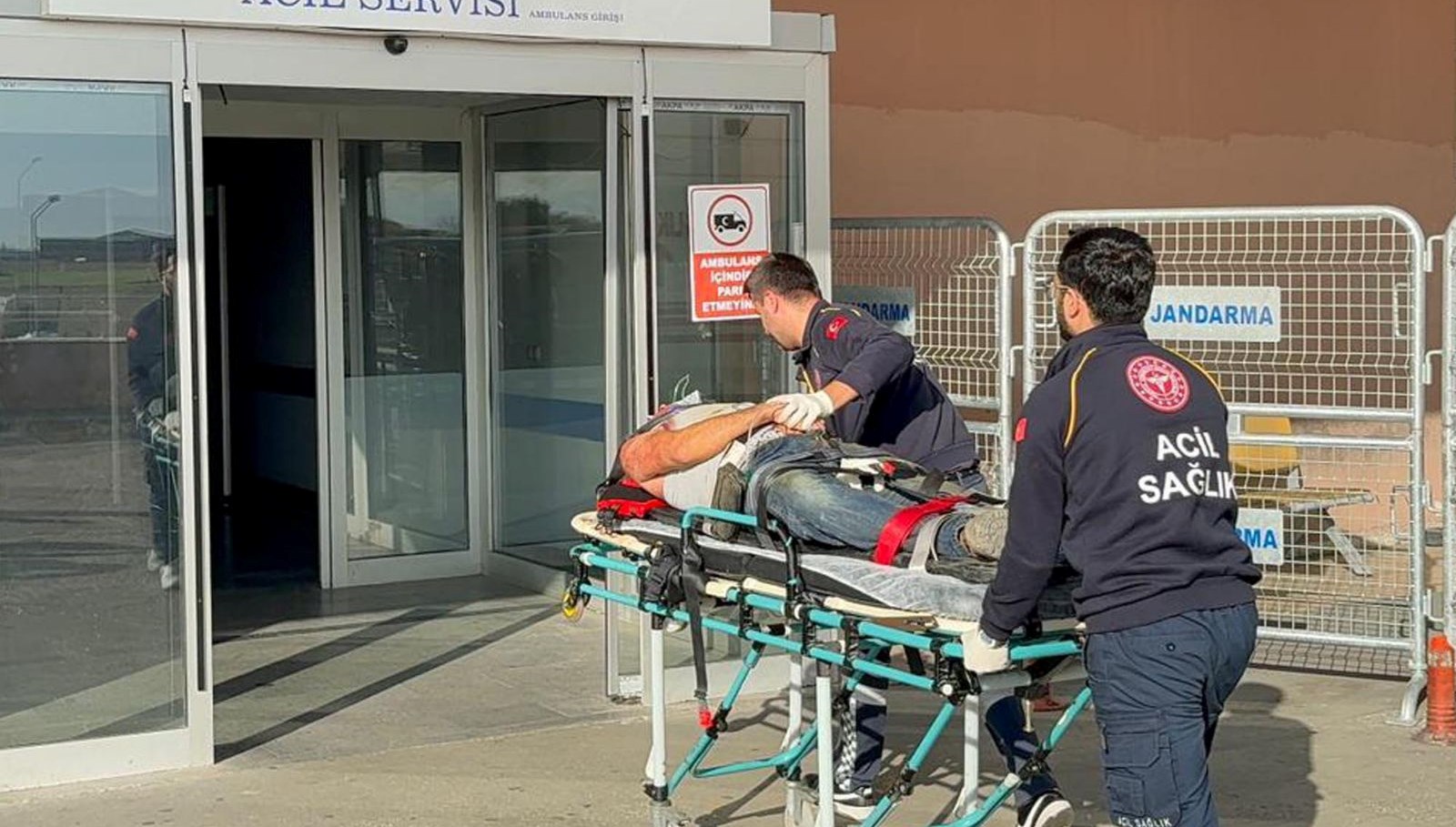 yuksekten dusen 2 isci yaralandi N6vkeRwB.jpg