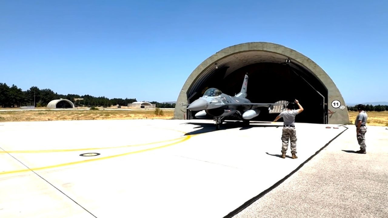 F-16 uçakları Karadeniz’de eğitim uçuşu gerçekleştirdi Haber gorseli
