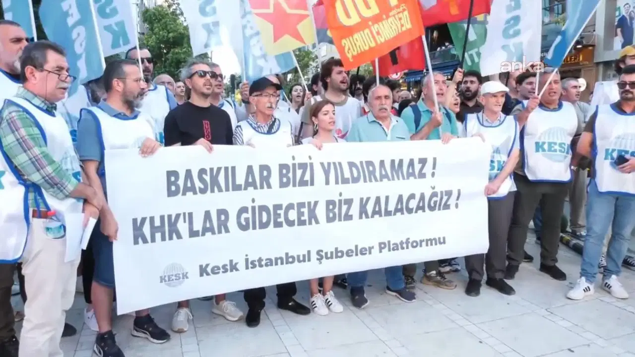 Kesk kadikoyde toplandi khklilar gorevlerine iade edilsin jepPcvEn